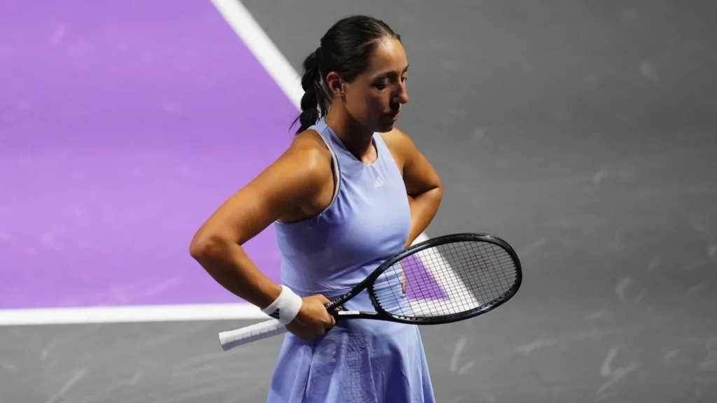 WTA 總決賽：潔西卡·佩古拉在敗給巴博拉·克雷吉科娃後出局