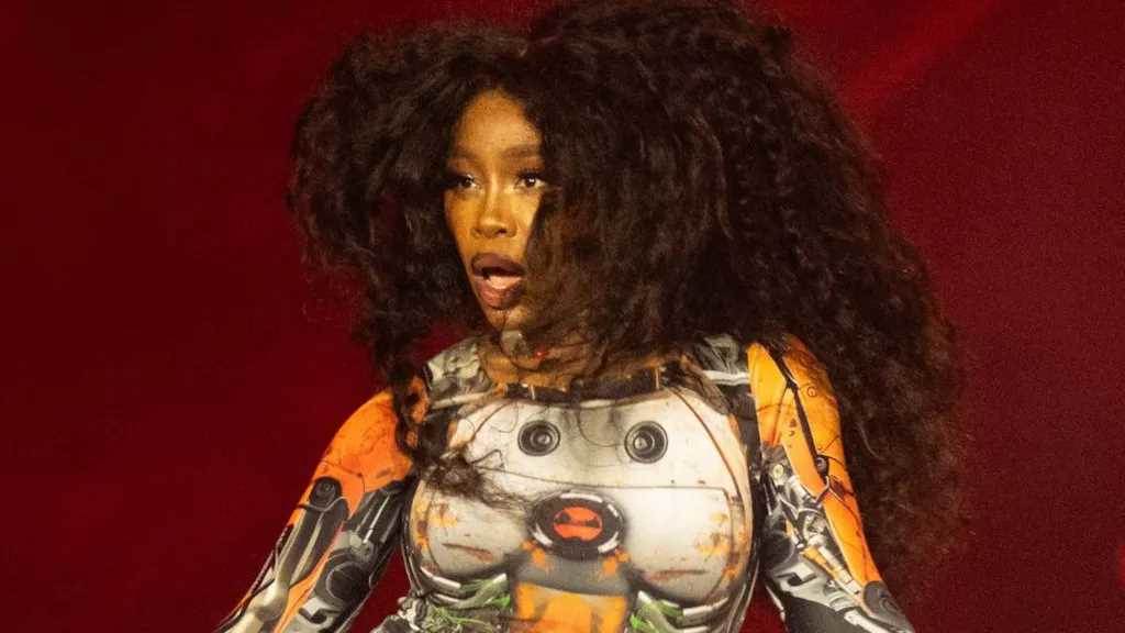 SZA 在格拉斯顿伯里感到「害怕和惊慌」