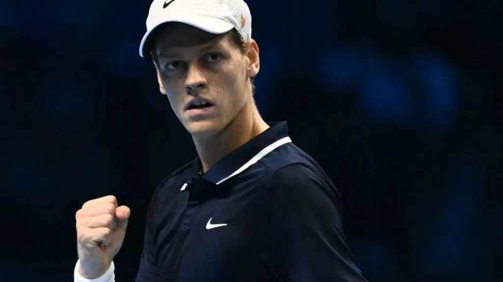 ATP Finals：詹尼克·辛納擊敗卡斯珀·魯德，將與泰勒·弗里茨爭奪冠軍