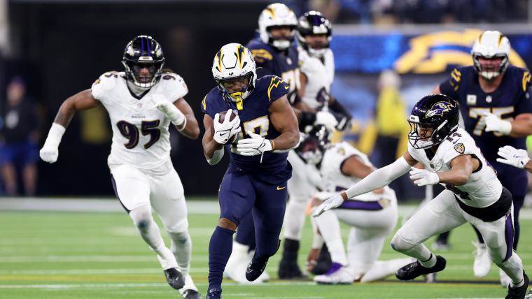 JK Dobbins 傷勢更新：Charger 跑衛在對戰 Ravens 的比賽中因膝傷退出比賽