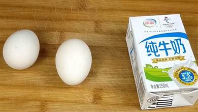 一盒牛奶，2顆雞蛋，放在鍋上一蒸，好吃嫩滑，我家兒子每天吃一碗！