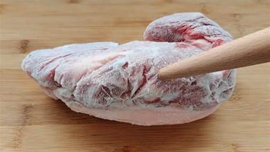 解凍肉不能直接用水泡，賣肉老闆教1招，5分鐘解凍好，跟鮮肉一樣