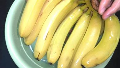 香蕉放2天就會發黑，果農教我一招，簡單實用，放半個月都不壞！